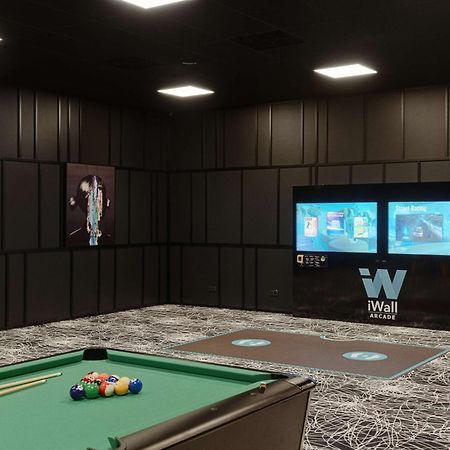 Radisson Blu Resort & Conference Center, Ostroda Mazury Buitenkant foto A pool table with a wall mounted TV