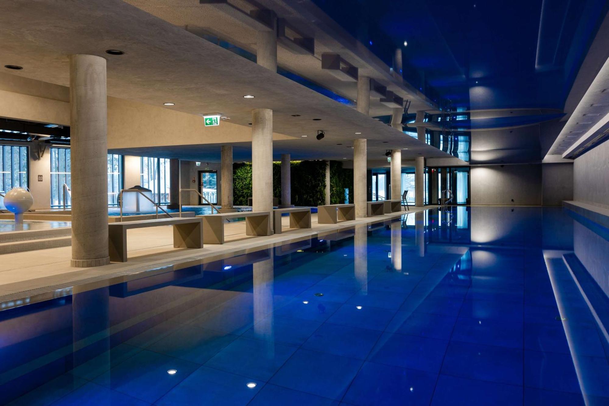 Radisson Blu Resort & Conference Center, Ostroda Mazury Buitenkant foto The pool at the hotel