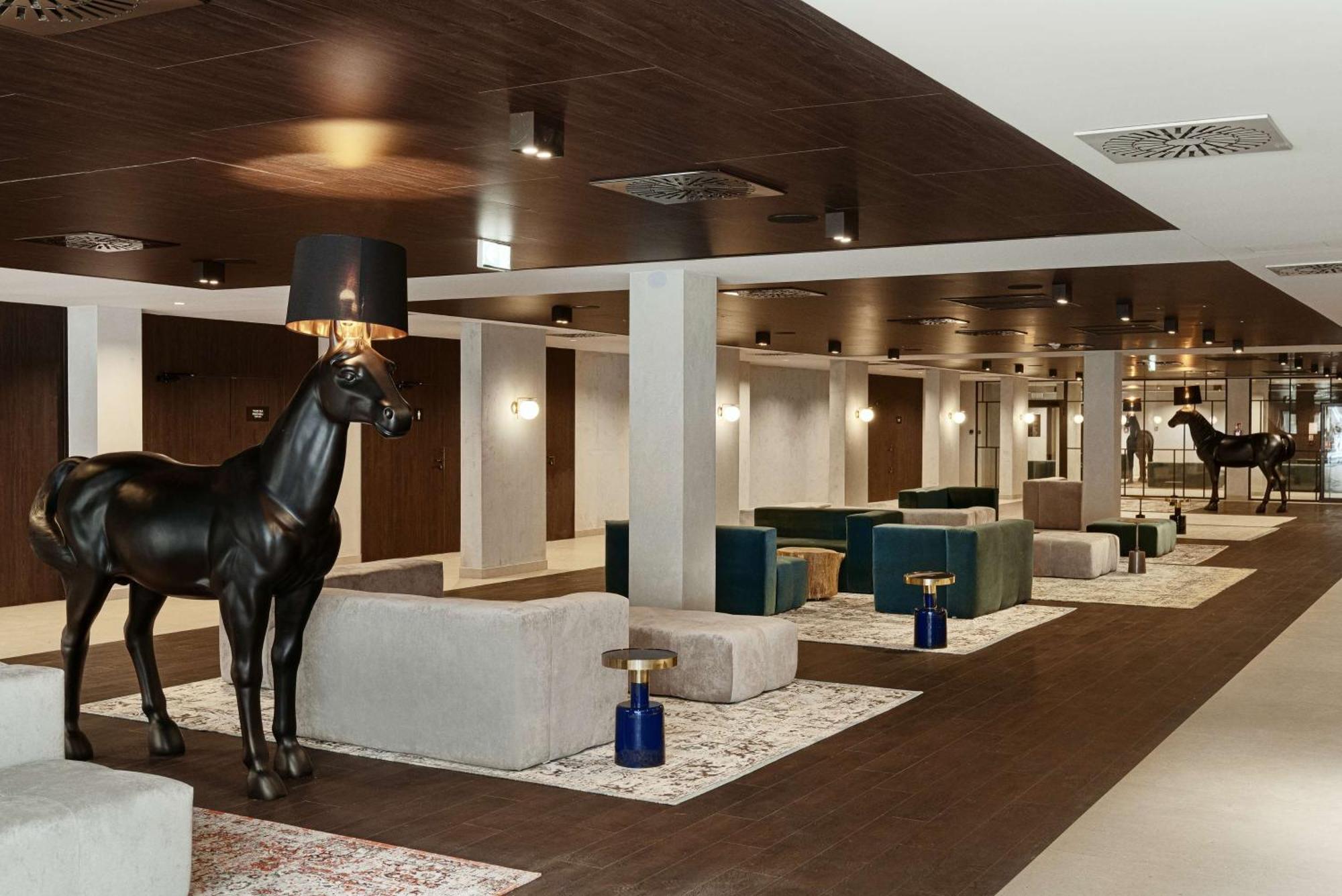 Radisson Blu Resort & Conference Center, Ostroda Mazury Buitenkant foto The interior of the hotel